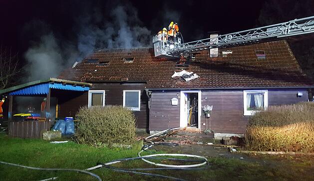 Anbau geht in Flammen auf
