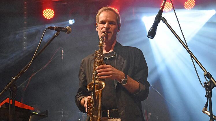 Ein Highlight war das musikalische Allround-Talent Heiko Sahl, der nicht nur an den Blasinstrumenten fantastisch anzuhören war, sondern auch an der Melodika oder als Sänger beeindruckte.