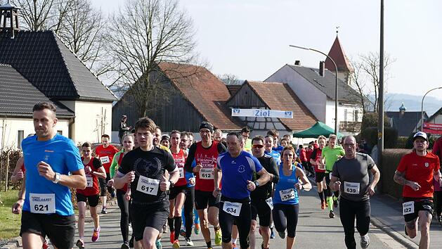 Laufbegeisterung in Schw&uuml;rbitz beim Ooz&uuml;nderlauf  Foto: Archiv