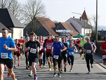 Laufbegeisterung in Schwürbitz beim Oozünderlauf  Foto: Archiv