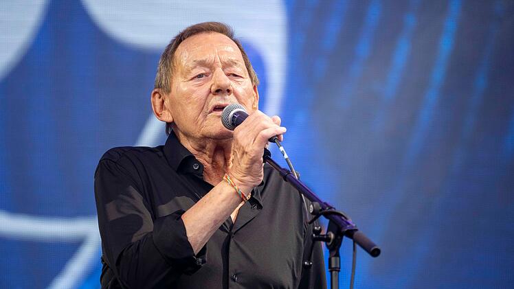 Wolfgang Ambros musste ein Konzert im bayerischen Traunstein aus gesundheitlichen Gründen verschieben.