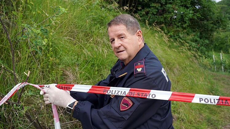 Polizist Peter Kerschbaumer (Hanspeter M&uuml;ller-Drossaart), der Vater von Kommissar Jonas Kerschbaumer, ist ebenfalls an den Ermittlungen beteiligt. Er &uuml;berbringt seinem Sohn auch die unangenehme Nachricht, dass die DNA von Laura an der Leiche des Winzers Urban gefunden wurde.