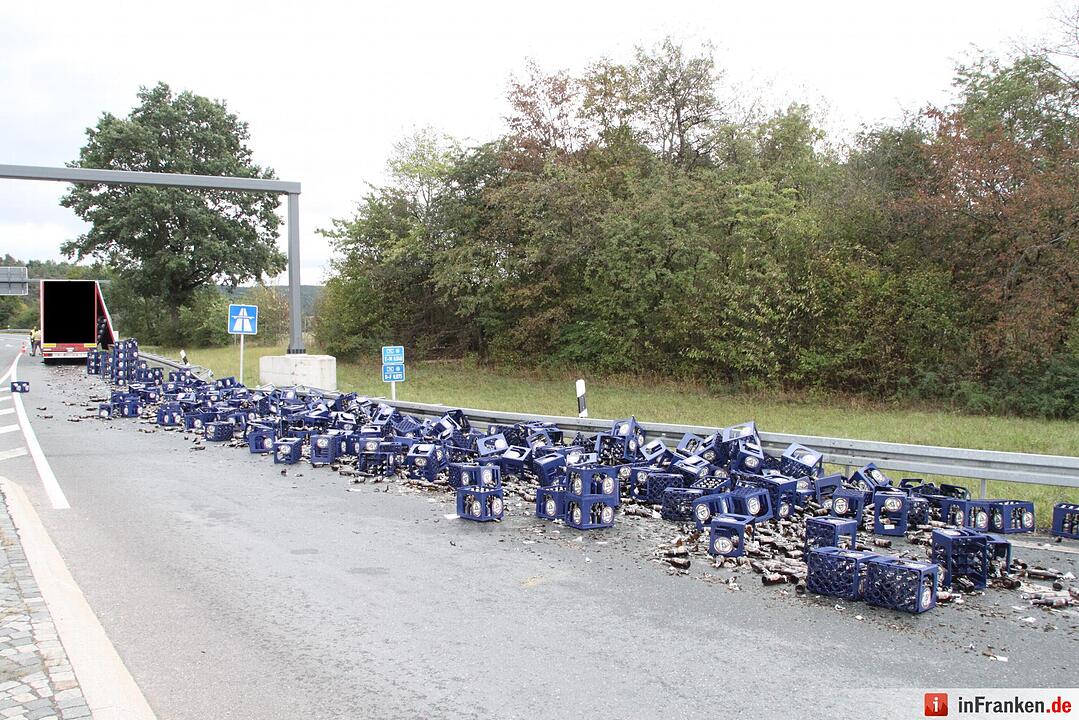 Bierlaster verliert 200 Kästen bei Kulmbach