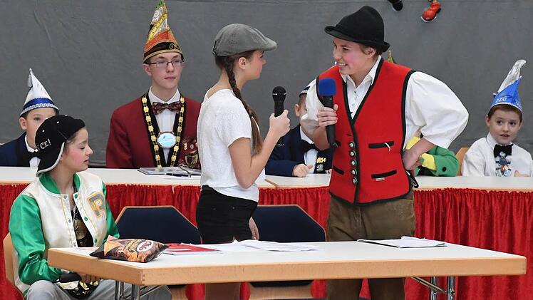 Der Herzogenauracher Nachwuchs ging auch in die Bütt. Foto: Ronald Rinklef