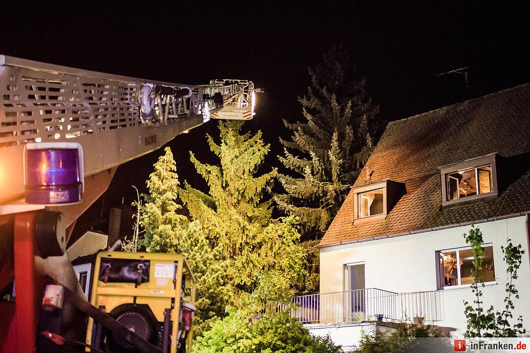 Nürnberg: Brand in Doppelhaushälfte