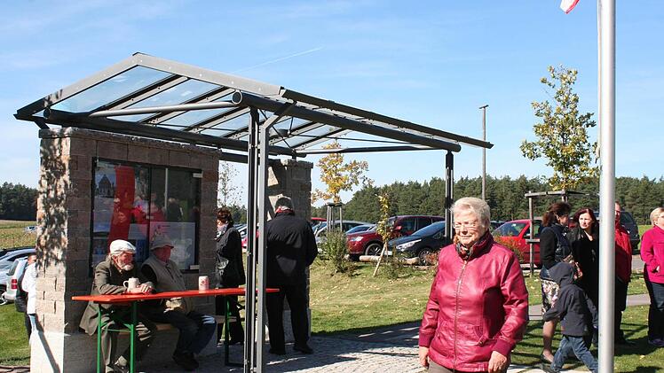 Schutz und Infos bieten die neuen Pavillons dem Wanderer.