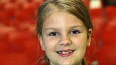 Lina (9) aus Frensdorf hat als Baby viel erzählt - mit einer ganz eigenen Zungensprache, das haben ihr ihre Eltern erzählt. Foto: Barbara Herbst