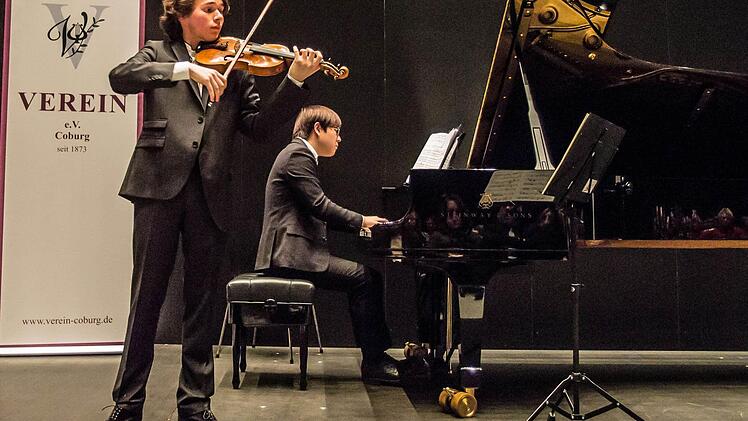 Der Geiger Elin Kolev und der Pianist Uram Kim gastierten beim Coburger "Verein".Foto: Jochen Berger