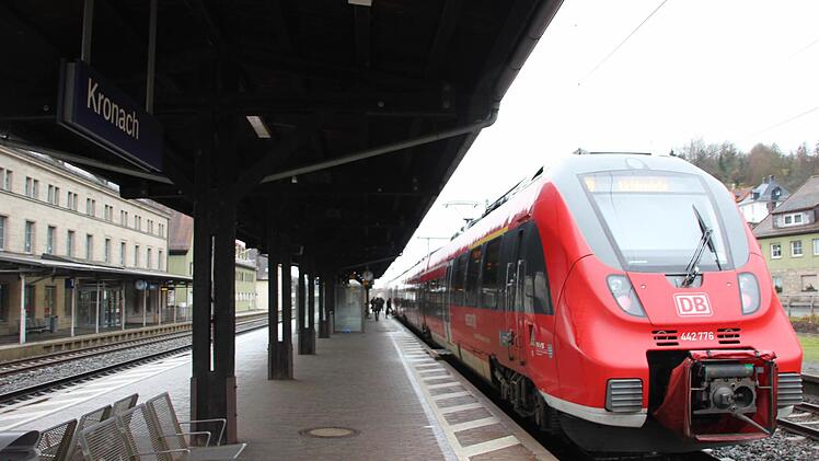 Der Regionalexpress soll beschleunigt werden und künftig auch in Küps Halt machen. Foto: Marco Meißner