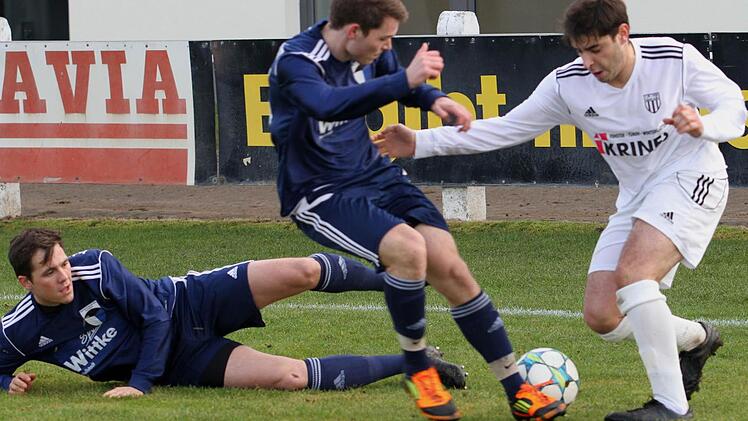 Dinis Ribeiro (rechts) ist ein gelernter Stürmer. Kann er die Sander Torflaute nach der Winterpause beenden? Im neuen Jahr haben die Sander erst zwei Treffer erzielt.