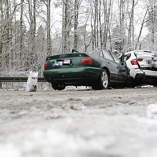 Starker Schneefall: Fünf Schwerverletzte nach Überholvorgang