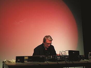 Ein Pionier der experimentell-elektronischen Musik: Asmus Tietchens