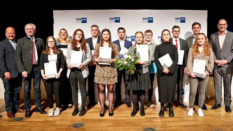 Bamberg: Fast 250 neue IHK-Fachkr&auml;fte - Absolventen erhalten bei einer Feier ihre Zeugnisse