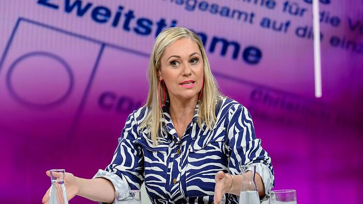 "Die AfD verar... die W&auml;hler, sie ist eine Partei f&uuml;r Reiche", sagte Moderatorin Ruth Moschner mit Blick auf das Wahlprogramm.