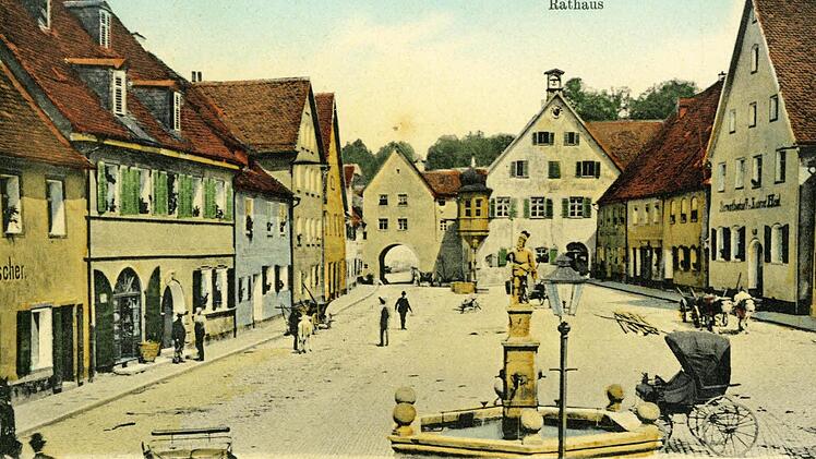 Postkarte von Gräfenberg von 1907, mit dem Ritter-Wirnt-Brunnen im Vordergrund Repros: Reinhard Löwisch