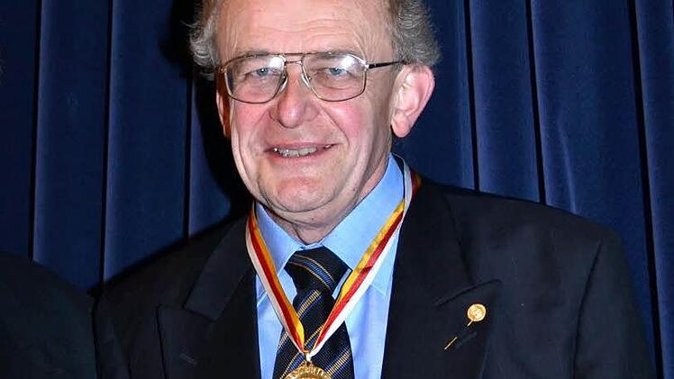 Josef Motschmann bei der Verleihung der Ehrenbürgerwürde der Gemeinde Altenkunstadt Foto: Archiv
