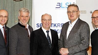Beim Sportgespräch des BLSV-Kreisverbandes standen in Ebelsbach Rede und Antwort (von links): Wilhelm Schneider, Steffen Vogel, Gerald Makowski, Berthold Rüth sowie Günther Jackl.  Foto: Günther Geiling
