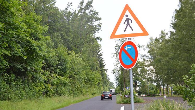 Am Gesundheitszentrum Sinneszeit: Auf der Straße zwischen Schweizerhaussteg und Staatsstraße 2792 sind mit dem Auto 50 Stundenkilometer vorgeschrieben. Foto: Isolde Krapf