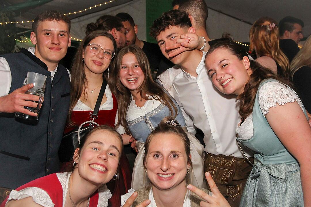 Gro&szlig;losnitz feiert!