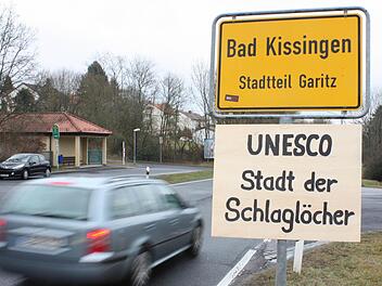 Kein allzu netter "Gruß" hieß die Autofahrer am Wochenende in Bad Kissingen willkommen.  Foto: Robert Huger