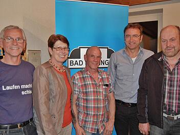 Für 40-jährige Mitgliedschaft wurden (von links) Thomas Seufert, Anna-Elisabeth Schröter, Walter Renninger, Manfred Klabouch und Richard Albert geehrt. Foto: Sigismund von Dobschütz