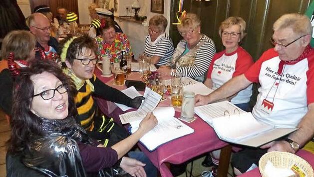 Ausgelassene Stimmung herrschte beim närrischen Wirtshaussingen in Kupferberg. Foto: Klaus-Peter Wulf