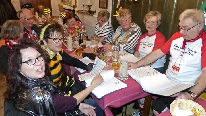 Ausgelassene Stimmung herrschte beim närrischen Wirtshaussingen in Kupferberg. Foto: Klaus-Peter Wulf