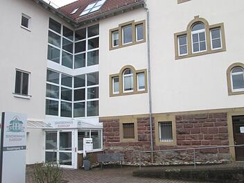 Was geschieht mit dem geräumten Seniorenheim der Philippischen Stiftung? Der Gemeinderat beschloss zu dieser Frage ein Auskunfts-Ersuchen, da ihm bislang nicht über die weitere Verwendung des Gebäudes bekannt ist.