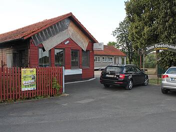 Das bei einem Brand beschädigte Altenkunstadter Bootshaus soll in das integrierte städtebauliche Entwicklungskonzept aufgenommen und im Rahmen der Städtebauförderung saniert werden.  Foto: Stephan Stöckel