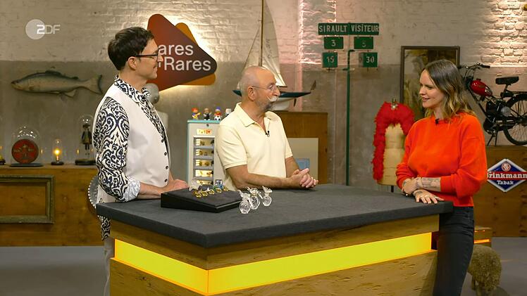 "Du kommst mir &auml;u&szlig;erst bekannt vor", machte Horst Lichter gro&szlig;e Augen, als er die Verk&auml;uferin bei "Bares f&uuml;r Rares" begr&uuml;&szlig;te. Ex-"Lindenstra&szlig;e"-Star Cosima Viola wollte in der Tr&ouml;delshow Erbst&uuml;cke ihrer Oma verkaufen.