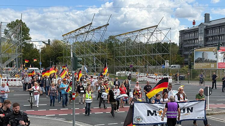 Gro&szlig;demonstrationen in Bamberg: Rechter Aufzug trifft auf Gegenprotest