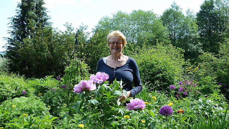 Die Traumgarten AG zu Besuch bei Anita Heerdegen im Guttenberger Ortsteil Eeg. Foto: Dagmar Besand