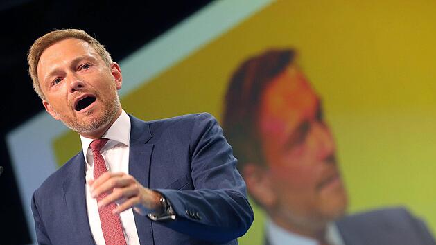 Berlin: Christian Lindner, FDP-Vorsitzender, h&auml;lt auf dem 69. Ordentlichen Bundesparteitag der FDP eine Rede. Foto: Wolfgang Kumm/dpa