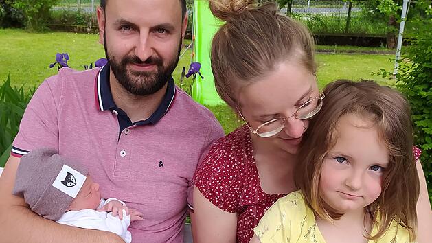 Alles gut gegangen: Am 29. Mai wurde der kleine Friedrich unter ganz besonderen Umständen geboren. Mit im Bild Joachim und Luisa Hein mit Tochter Lieselotte.