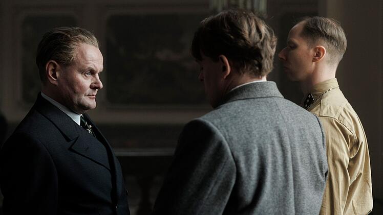 Devid Striesow (links) wird in der neuen Staffel "Babylon Berlin" zu sehen sein.