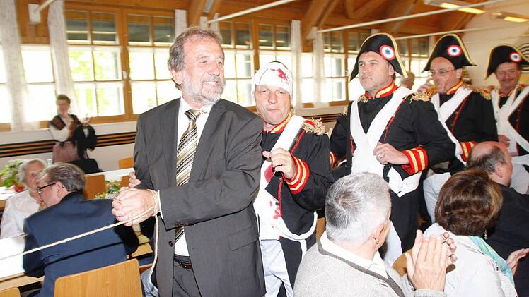 FSV-Vorsitzender Reinhardt Glauber wird "entführt".