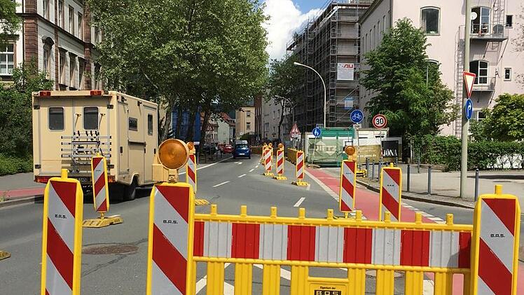 In der Pestalozzistraße ist die Fahrbahn wegen eines Wohnbau-Projektes eingeengt. Mit Behinderungen ist noch bis zum 31. März 2023 zu rechnen.