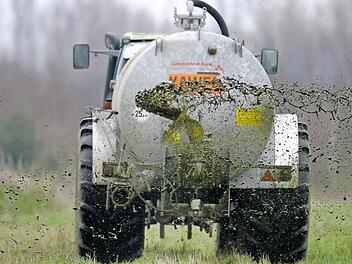 Obwohl alle von ihren Produkten leben, wird das Verständnis für die Arbeit der Bauern immer geringer. Was kann die Politik tun? Foto: Archiv