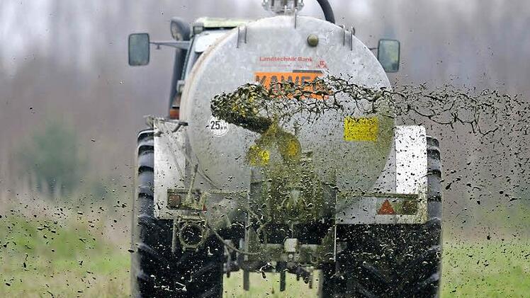 Obwohl alle von ihren Produkten leben, wird das Verständnis für die Arbeit der Bauern immer geringer. Was kann die Politik tun? Foto: Archiv