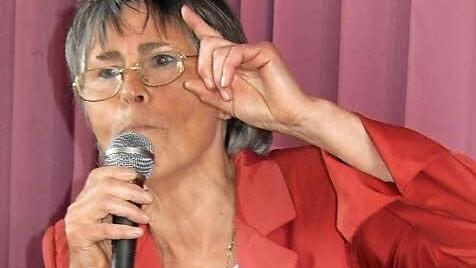 Renate Förster forderte die Frauen auf, auch einmal ganz selbstbewusst "Nein " zu sagen. Foto: Daniela Feser