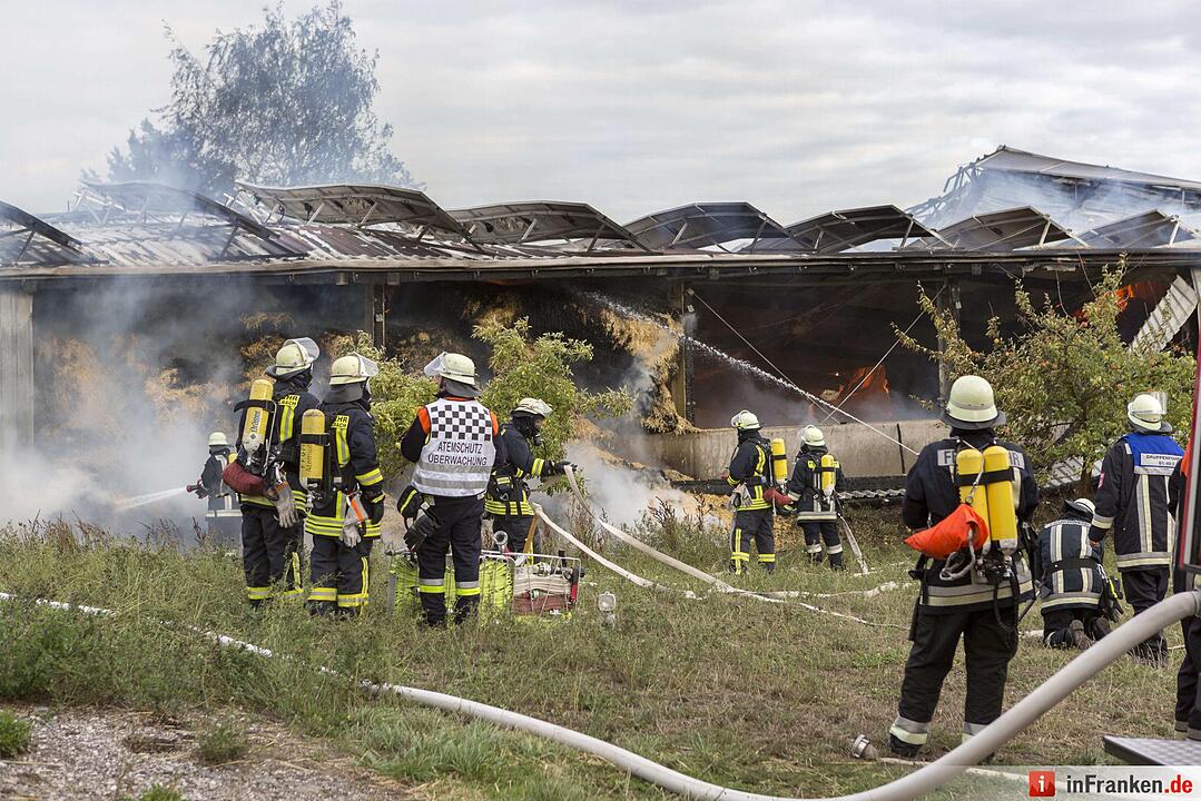 Grossbrand zerstoert Scheune in Puschendorf