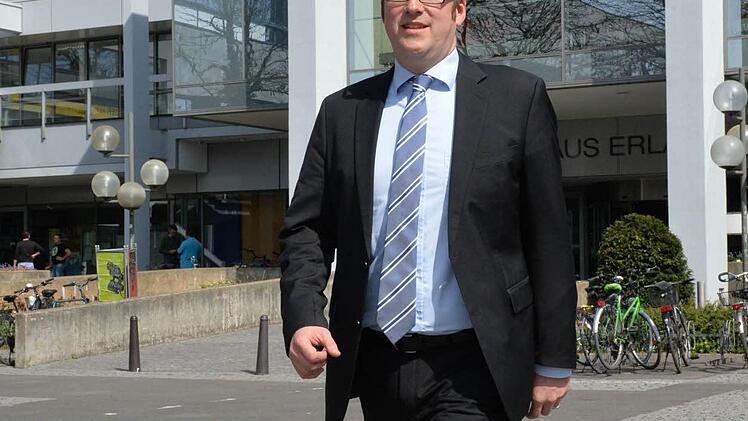 Wir haben dem neuen Erlanger Oberbürgermeister, Florian Janik, vier Bilder gezeigt. Was fällt ihm spontan dazu ein? Foto: Ronald Rinklef