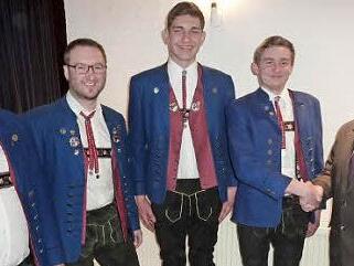 Von links: Vorsitzender Eugen Rebhan, Kreisdirigent Roman Steiger, Florian und Lukas Neubauer sowie Kreisvorsitzender Wolfgang Müller  Foto: gf