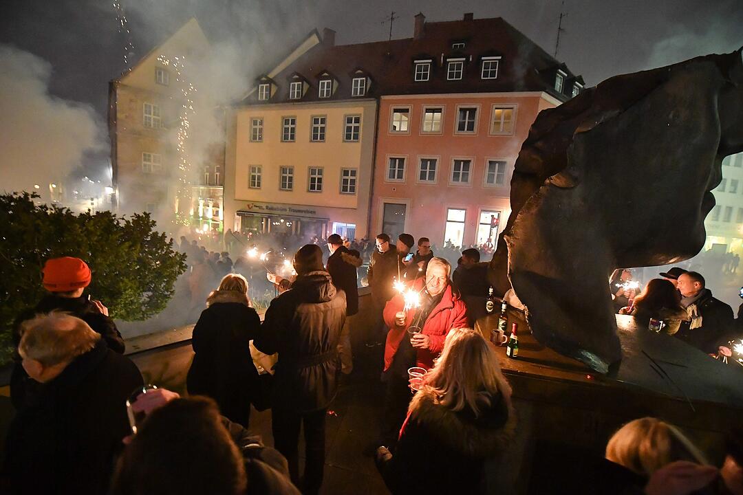Impressionen von der Silvesternacht: So feierte Bamberg den Jahreswechsel