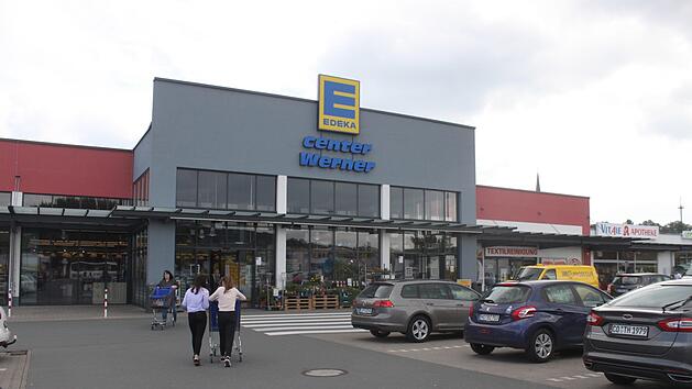 Keinen Respekt vor den Mitarbeiterinnen an der Fleischtheke des Edeka-Marktes in Lichtenfels hatte eine junge Mutter am Mittwoch. Gesch&auml;ftsf&uuml;hrer Christian Werner reagierte via Facebook auf den Vorfall. Foto: Niklas Schmitt