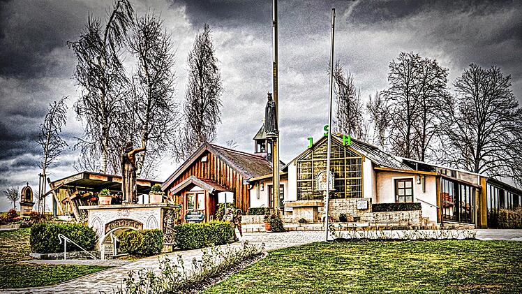 Wo damals Maria erschienen sein soll, steht heute eine katholische Gebetsstätte. Foto: Helmut Vorndran