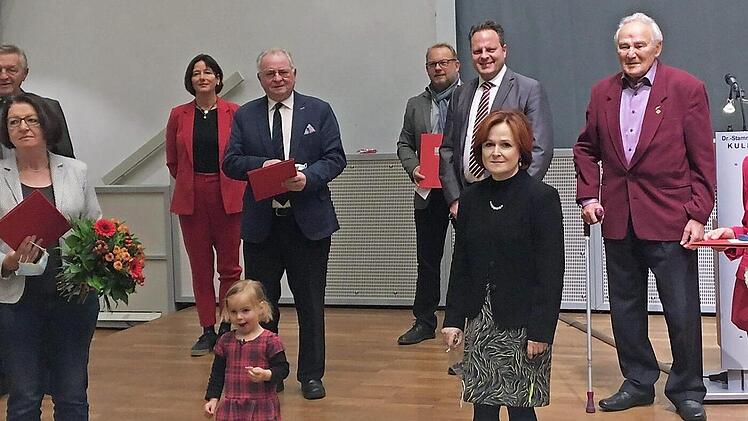 Der SPD-Ortsverein Kulmbach ehrte treue Mitglieder (von links): Margit Spindler, Heinz Schneider, Elisabeth Weith, Geschäftsführerin Heike Schweens, Jürgen Kohlberger, Jürgen Mertel, Ortsvereinsvorsitzender Ingo Lehmann, stellvertretende Landrätin Christina Flauder, Lothar Semmelroch, MdL Inge Aures und Hans-Hermann Drenske.