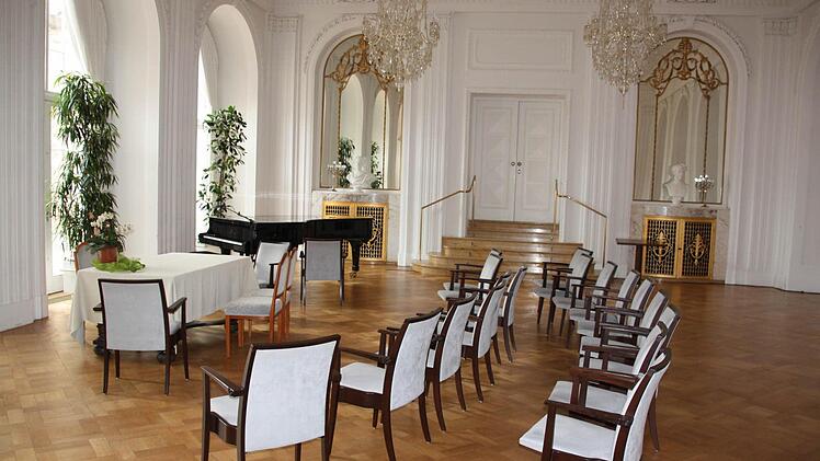 Im Weißen Saal kann man sich trauen lassen.