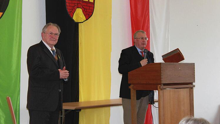 Ingo Hafenecker, der Vorsitzende des Bürgervereins, und Klaus reder, der Bezirksheimatpfleger.Foto: Katharina Becht