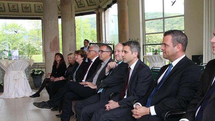Vertreter aller fünf Heilbäder des Bäderlands Bayerische Rhön sind zum Festakt gekommen. Foto: Ulrike Müller